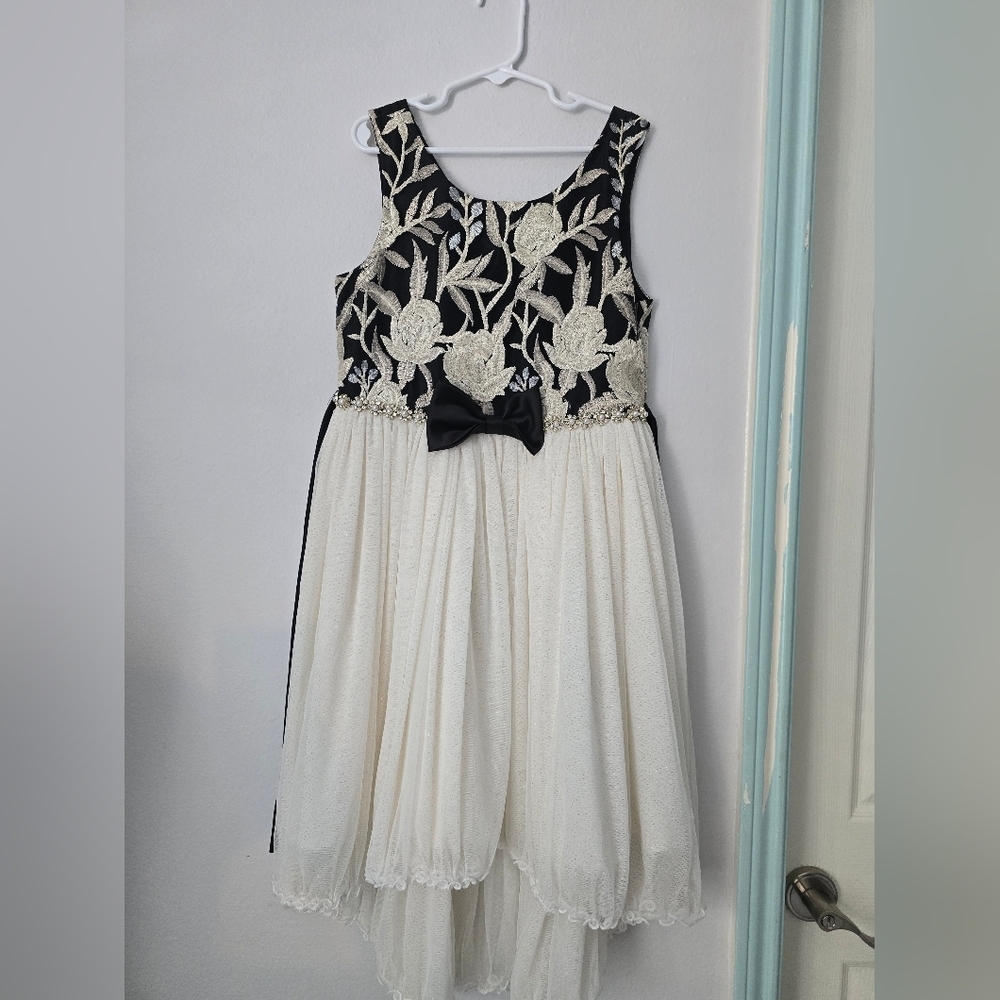 Elegant Black and White Kids Dress Size 12 - Picture 1 of 11